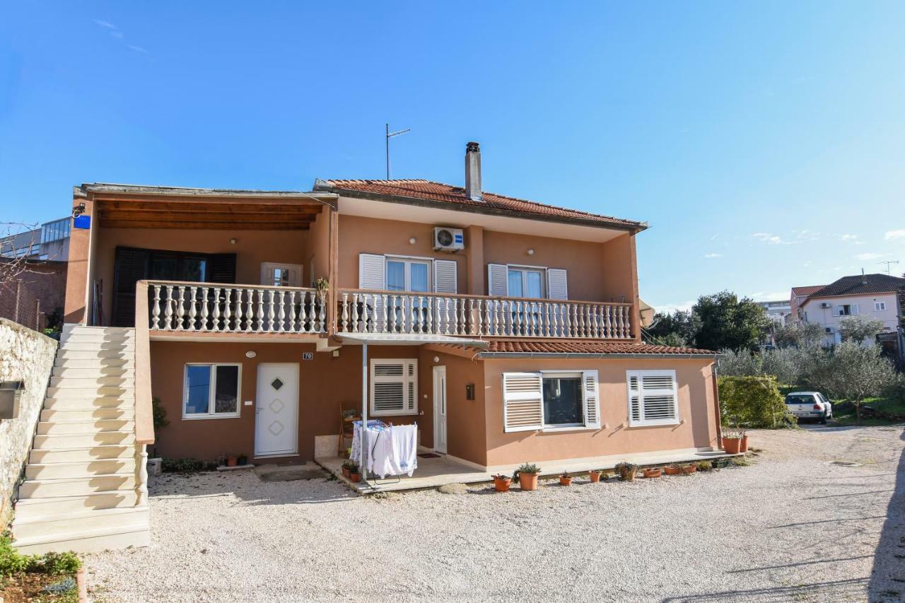 F-Holiday Apartment Zára Kültér fotó