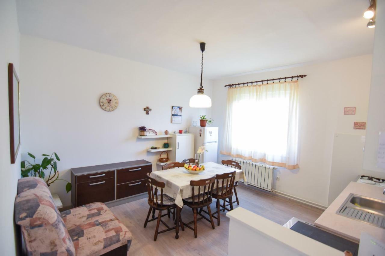 F-Holiday Apartment Zára Kültér fotó
